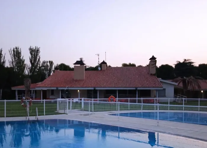 אתר קמפינג Bungalows Zaragoza Camping סרגוסה