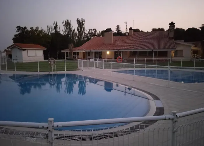 Bungalows Zaragoza Camping Parque de Campismo *