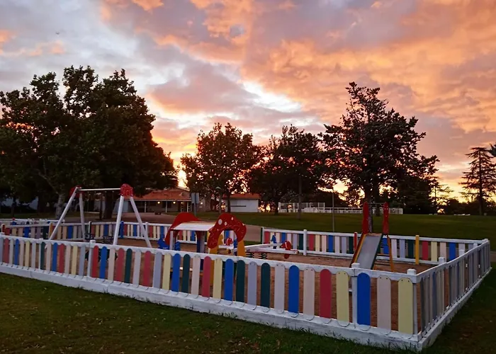 Bungalows Zaragoza Camping סרגוסה